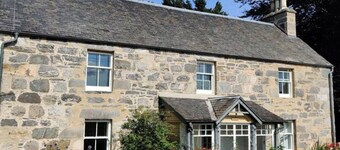 Rathmhor - lovingly restored traditional stone house in Cairngorms National Park