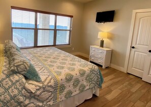 7 bedrooms, free WiFi - Beautiful Mansion w/ Breathtaking Views of the Frio River, Mountains & Pool! (Concan)