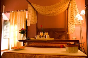 Hochwertige Bettwaren, Verdunkelungsvorhänge, kostenloses WLAN