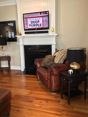 TV, fireplace, stereo