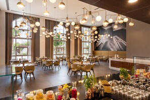 Refrigerador con freezer, cafetera/tetera, tetera/pava eléctrica