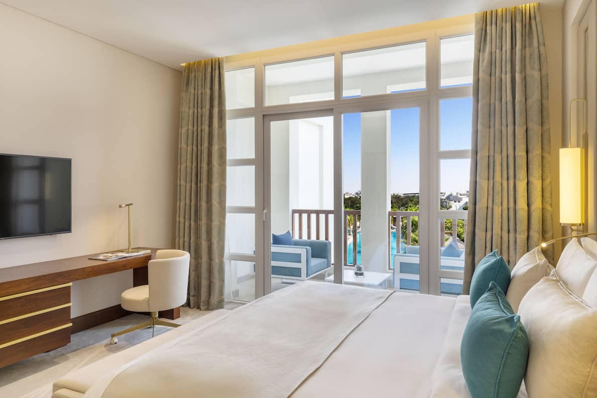 deluxe room, 1 king bed, non smoking, pool view (balcony) | 1 bedroom, pillow-top beds, minibar, in-room safe