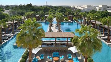 4 Innenpools, AuĂenpool, Cabañas (kostenlos), Sonnenschirme