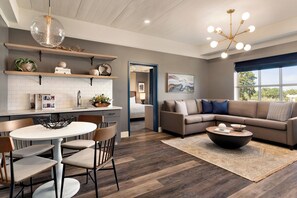 Suite, 1 King Bed with Sofa bed | Pillowtop beds, in-room safe, laptop workspace, iron/ironing board - Cotton House, Cleveland, a Tribute Portfolio Hotel (Cleveland)