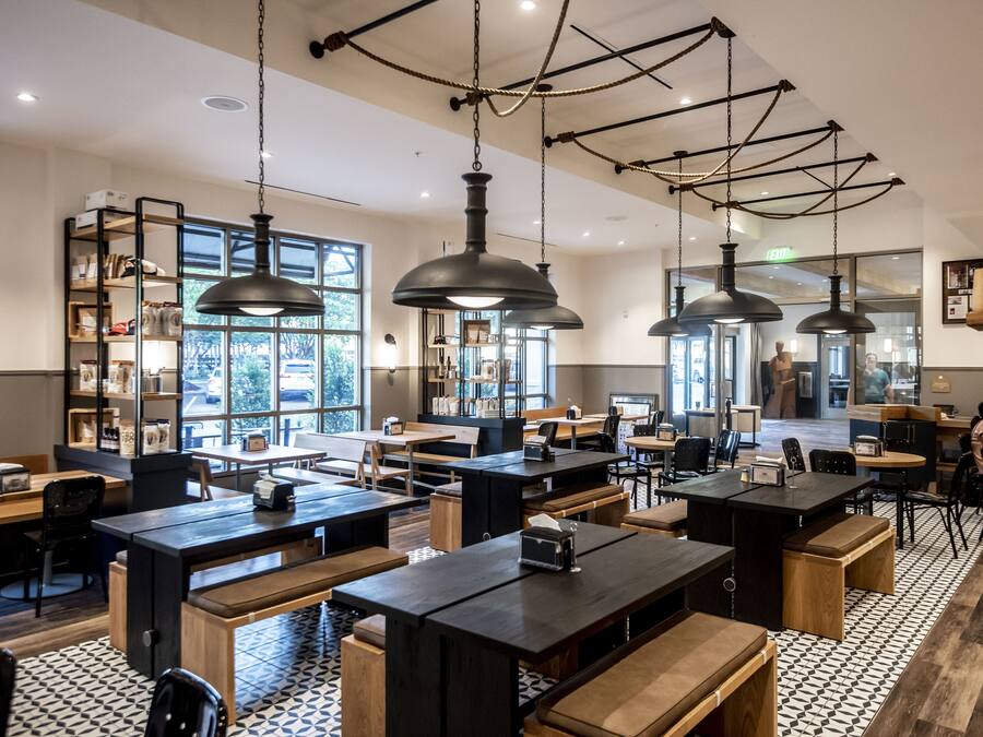 Dagelijks uitgebreid ontbijt (USD 16 per persoon)