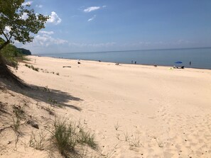 Ubicación a pie de playa, tumbonas y toallas de playa