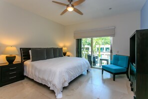 3 bedrooms, in-room safe, individually decorated, free WiFi - Penthouse via 38 Laguna by Stella Rentals (Playa del Carmen)
