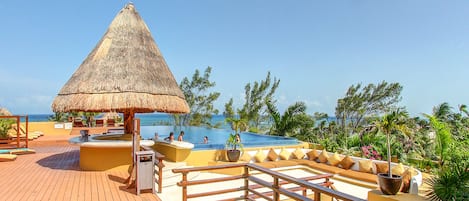 2 piscinas al aire libre, sombrillas, sillones reclinables de piscina