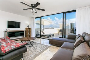 Exclusive Penthouse, Kitchen | Living area | Flat-screen TV - Penthouse A-Nah by Stella Rentals (Playa del Carmen)