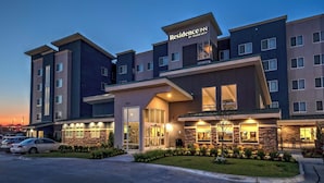A multi-story hotel with a modern design, featuring a prominent entrance with a glass facade and a sign reading "Residence Inn by Marriott". - Residence Inn by Marriott Tulsa Midtown (Tulsa)