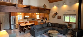 Remote Lake Roosevelt waterfront home
