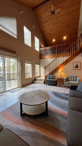 Remote Lake Roosevelt waterfront home