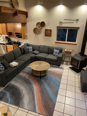 Smart-TV, Kamin, DVD-Player, Tischfußball