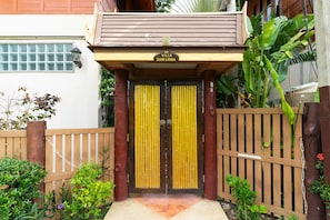 Exterior detail - Villa Siam Lanna, private pool near the beach with sea view (koh lanta)