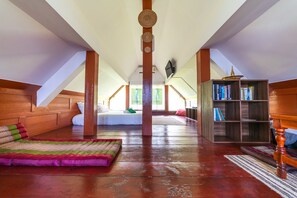 3 bedrooms, in-room safe, free WiFi, bed sheets