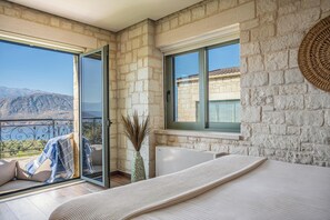 8 bedrooms, iron/ironing board, travel cot, free WiFi