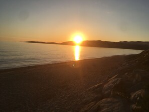 Plage à proximité, chaises longues