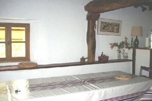 Interior - Stylish, Basque sheepfold, all comfort (Pyrénées-Atlantiques)