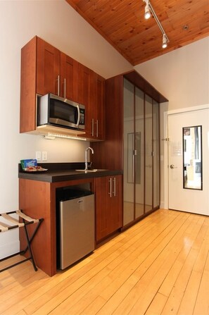 Fridge, microwave, coffee/tea maker