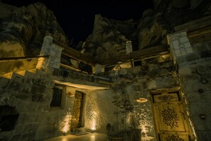 Façade de l’hébergement - soirée/nuit