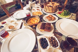 Sudah termasuk sarapan lengkap setiap hari