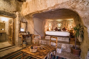 2 bedrooms, minibar, in-room safe, individually decorated - Cappadocia Ennar Cave Swimming Pool Hot & SPA (Nevsehir)