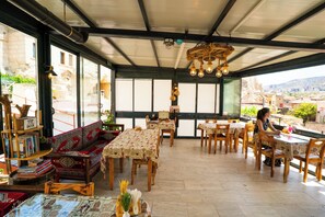 Terrace/patio - Cappadocia Ennar Cave Swimming Pool Hot & SPA (Nevsehir)