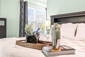 6 bedrooms, iron/ironing board, free WiFi, bed sheets