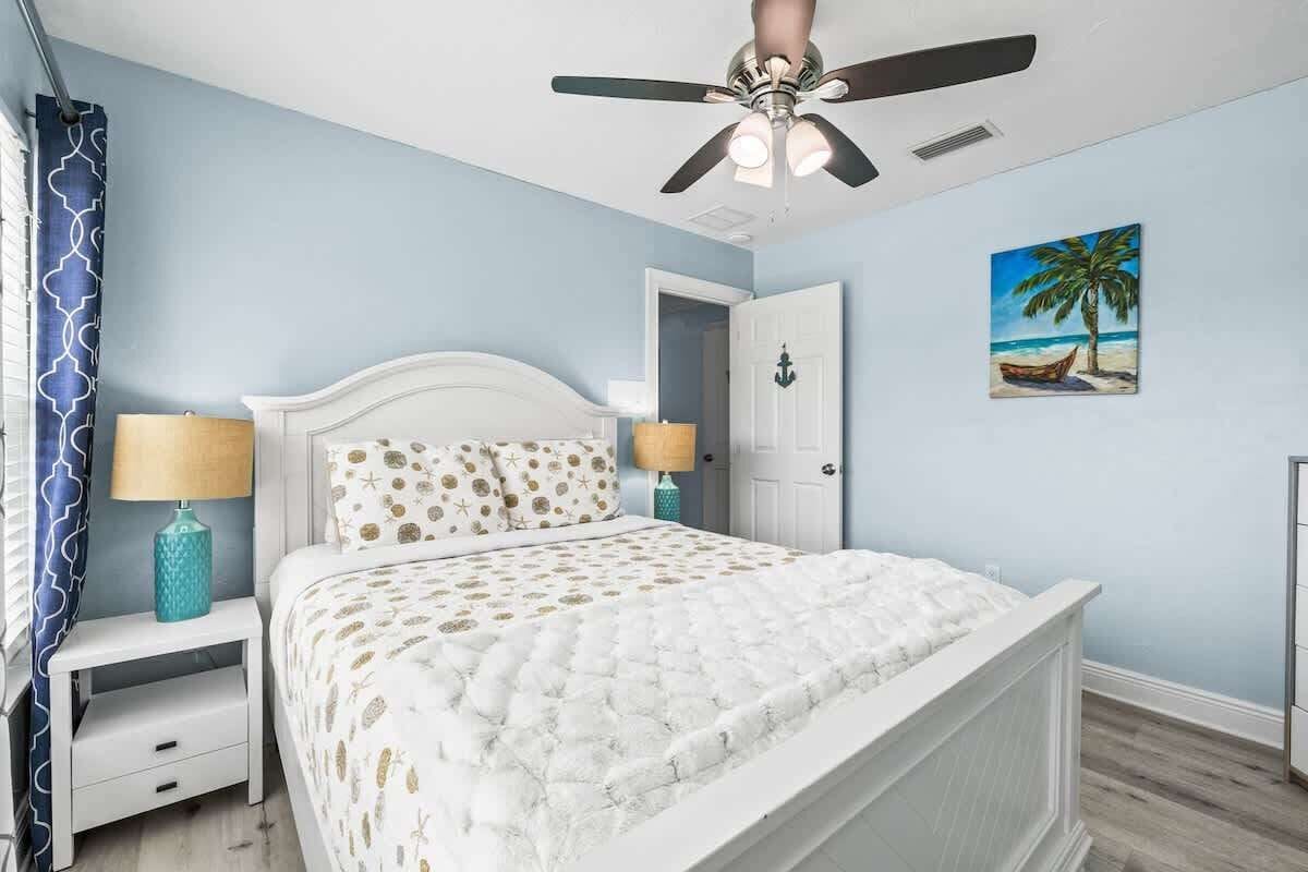 6 bedrooms, iron/ironing board, free WiFi, bed sheets