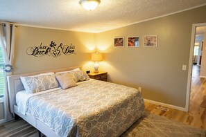 3 bedrooms, iron/ironing board, free WiFi, bed sheets - Country's Edge Near The Ark Encounter  (Berry)