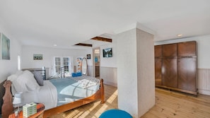 6 bedrooms, desk, iron/ironing board, free WiFi