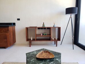 Comfort Apartment, 1 King Bed with Sofa bed, Garden View | Living area