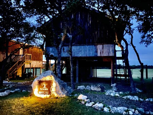 Tree House Bungalow @ Bergheim Ranch