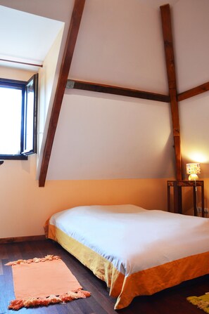 7 makuuhuonetta, silitysrauta/-lauta, ilmainen Wi-Fi, vuodevaatteet