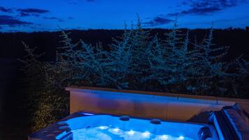 Bain à remous extérieur