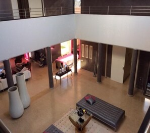 المنشأة من الداخل