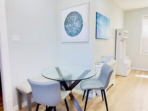 Interior - ACROSS from Ventnor BEACH BLOCK! 2 bd -and 2 ba unit - 8th house from beach. (Ventnor)