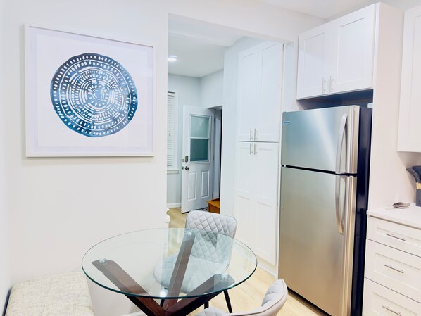 Interior - ACROSS from Ventnor BEACH BLOCK! 2 bd -and 2 ba unit - 8th house from beach. (Ventnor)