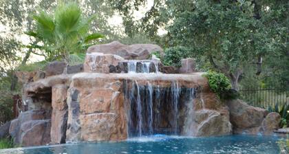 Villa at Cibolo Chase-oasis with pool and hot tub in the Hill country