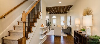 "NEW LISTING"ザシカモアダウンタウンモダンホーム