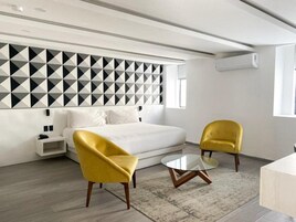 Suite junior, 1 cama de matrimonio grande, no fumadores | Ropa de cama de alta calidad y caja fuerte