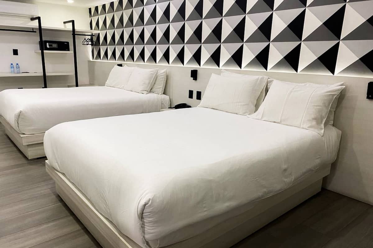 deluxe double room, non smoking | 1 bedroom, premium bedding, in-room safe, laptop workspace