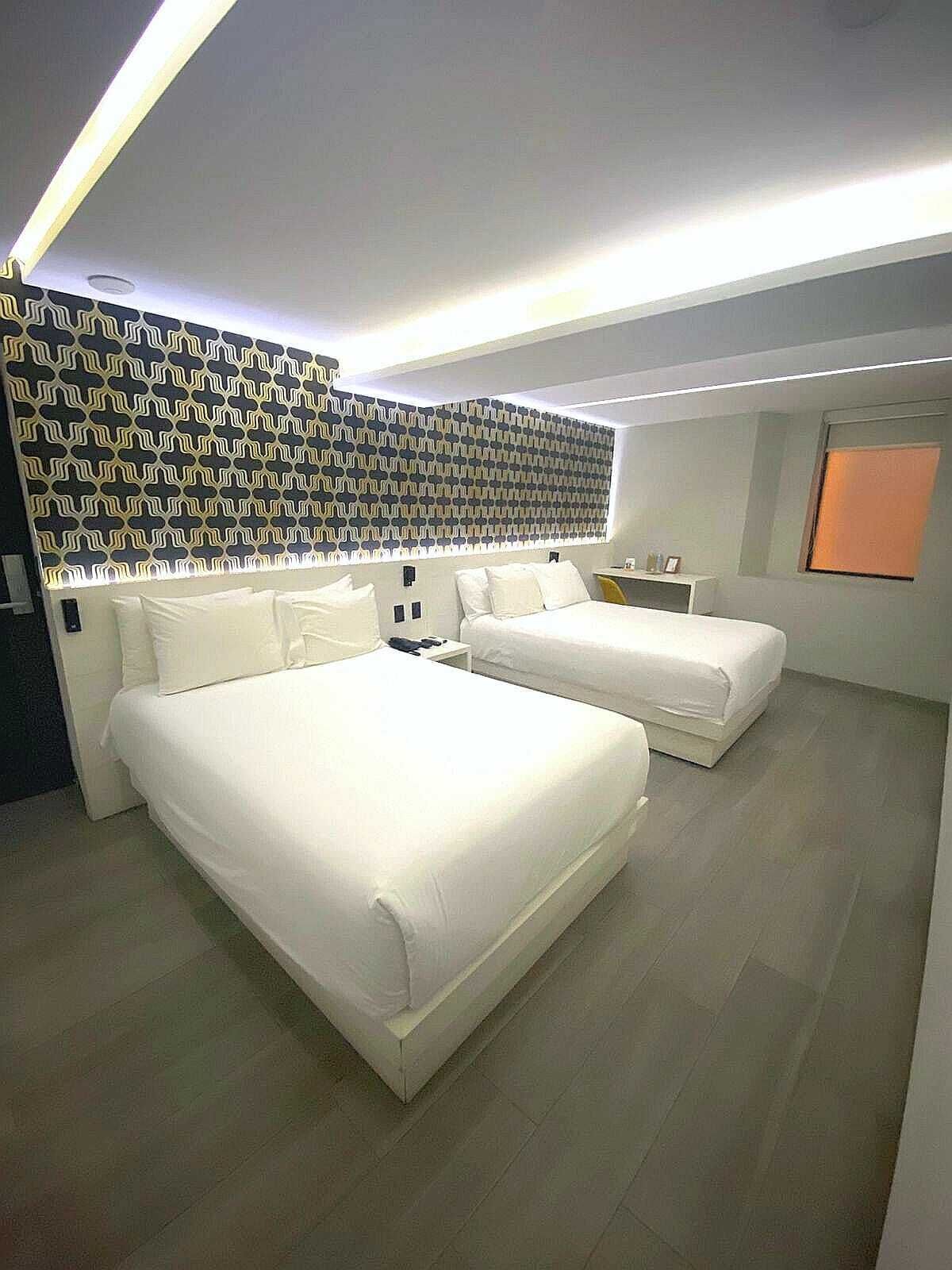 基本單人房, 2 張標準雙人床, 非吸煙房 | 高級寢具、客房內保險箱、筆電工作空間、隔音