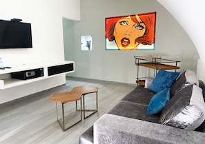 Luxury Suite, 1 King Bed, Non Smoking | Premium bedding, in-room safe, laptop workspace, soundproofing