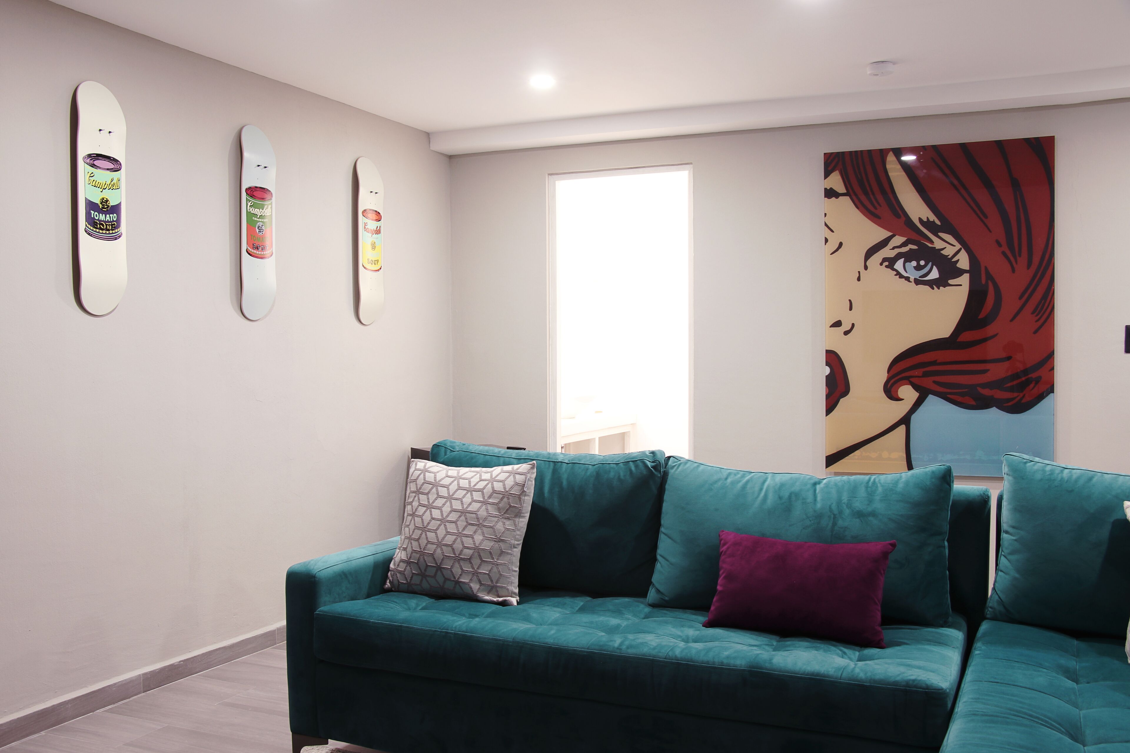 suite the andy | living room | 32-inch smart tv with cable channels, tv, netflix