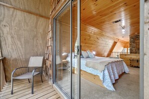 2 bedrooms, desk, bed sheets - Peckerwood Knob Sunrise Cabin; Seclusion in the Mountains of SE Oklahoma  (Smithville)