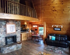 Fireplace, books, stereo - Peckerwood Knob Sunrise Cabin; Seclusion in the Mountains of SE Oklahoma  (Smithville)