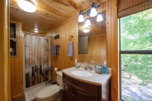 Combined shower/bathtub, hair dryer, towels, toilet paper - Peckerwood Knob Sunrise Cabin; Seclusion in the Mountains of SE Oklahoma  (Smithville)