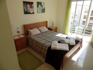 1 chambre, fer et planche à repasser, accès Internet, draps fournis