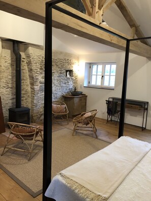 9 habitaciones, tabla de planchar con plancha, wifi y ropa de cama 